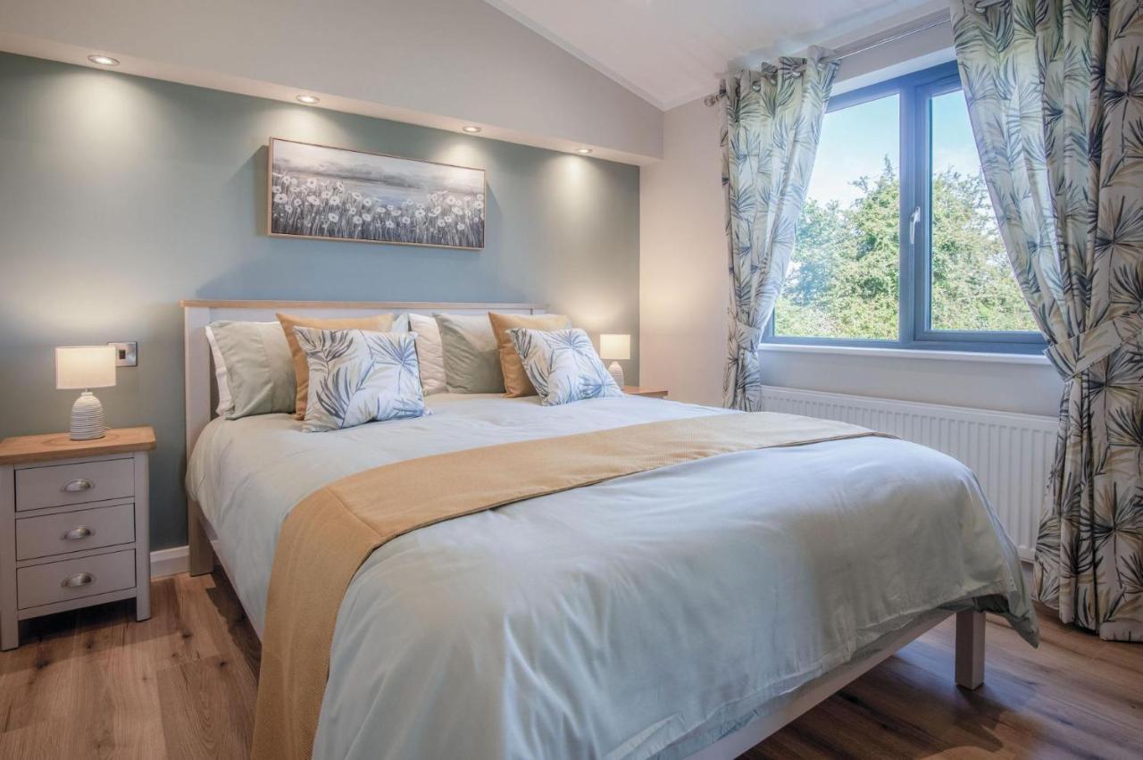 Swanlake Lodge - 3 Bedroom Holiday Home - Penally Bagian luar foto
