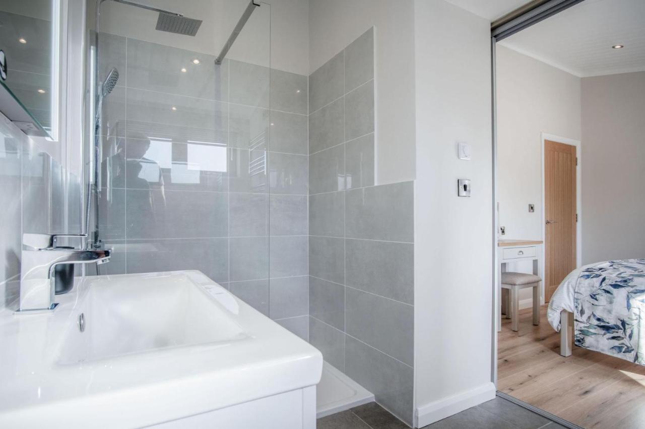 Swanlake Lodge - 3 Bedroom Holiday Home - Penally Bagian luar foto