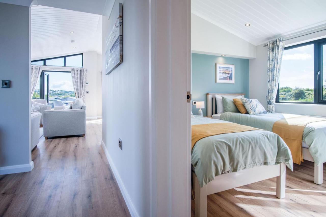 Swanlake Lodge - 3 Bedroom Holiday Home - Penally Bagian luar foto