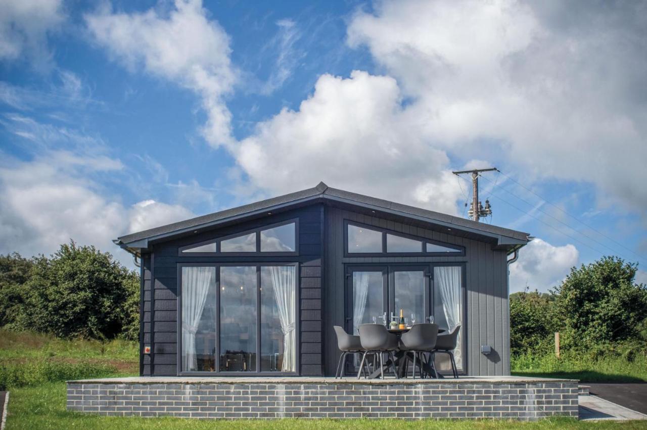 Swanlake Lodge - 3 Bedroom Holiday Home - Penally Bagian luar foto