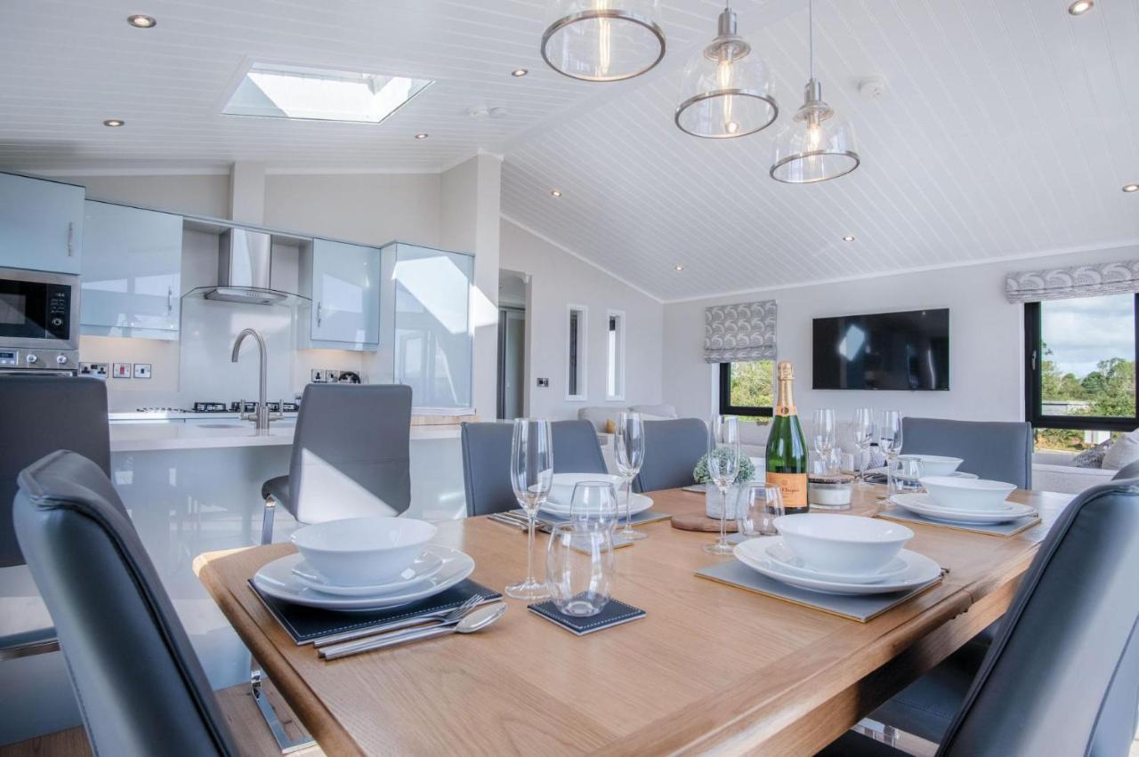 Swanlake Lodge - 3 Bedroom Holiday Home - Penally Bagian luar foto